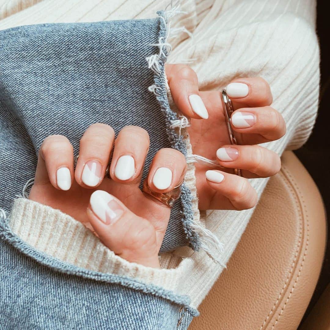 のインスタグラム：「NEW NAIL🤍 ミルクみたいなアイボリー🥛」