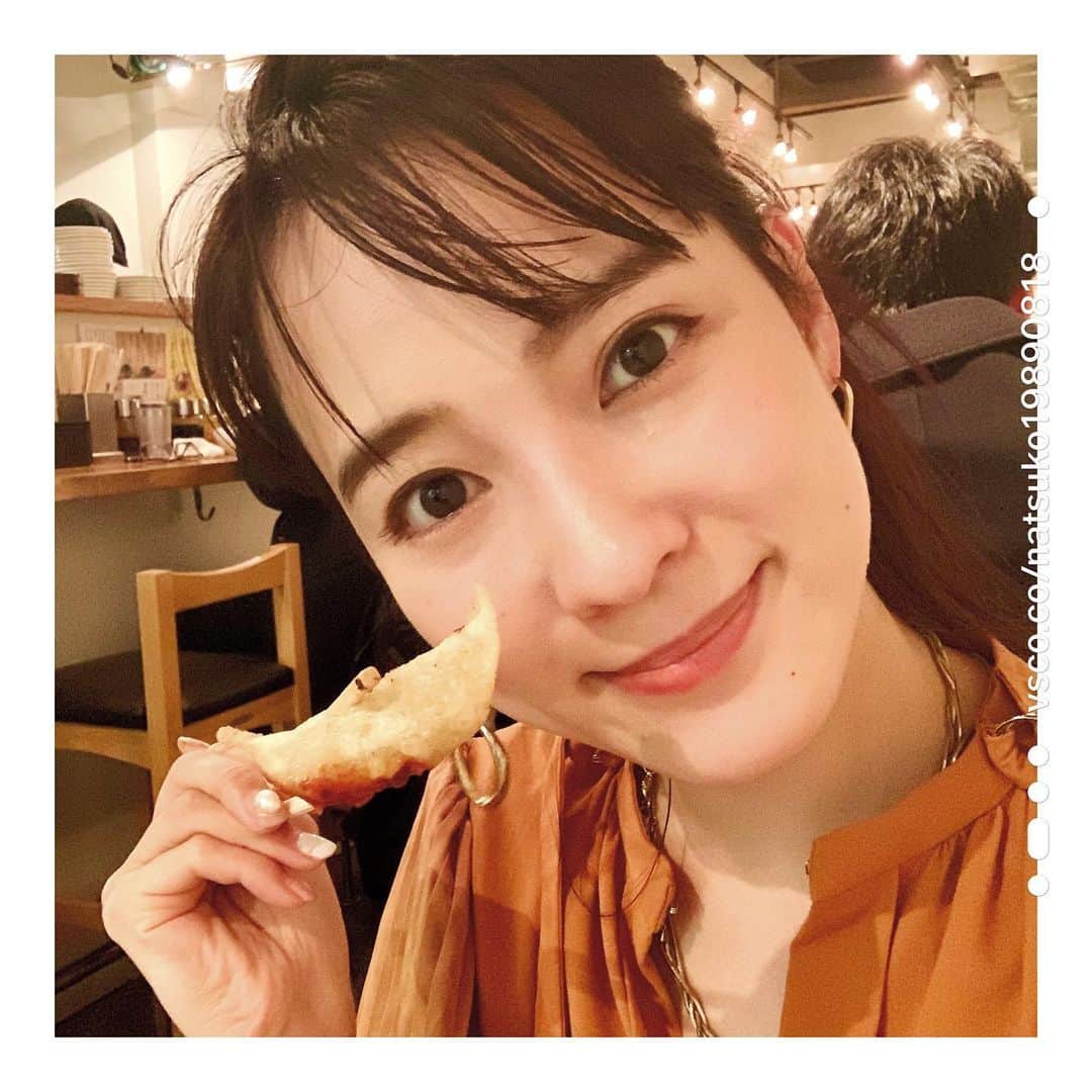 奈津子さんのインスタグラム写真 - (奈津子Instagram)「イベントへの出演がなくなったり🥺日本、そして世界情勢がどうなるのか等、考えれば不安は尽きませんが。まずは大好きな餃子を食べて活力を付けようと思います🥟あと不安になると体冷えるから温めましょうね。好物の力は偉大だ。いつもワクワクを忘れずにゆきたい💖 ・ ・ #家電 #家電好き #家電女優 #奈津子　#餃子」2月28日 17時43分 - natsuko_kaden