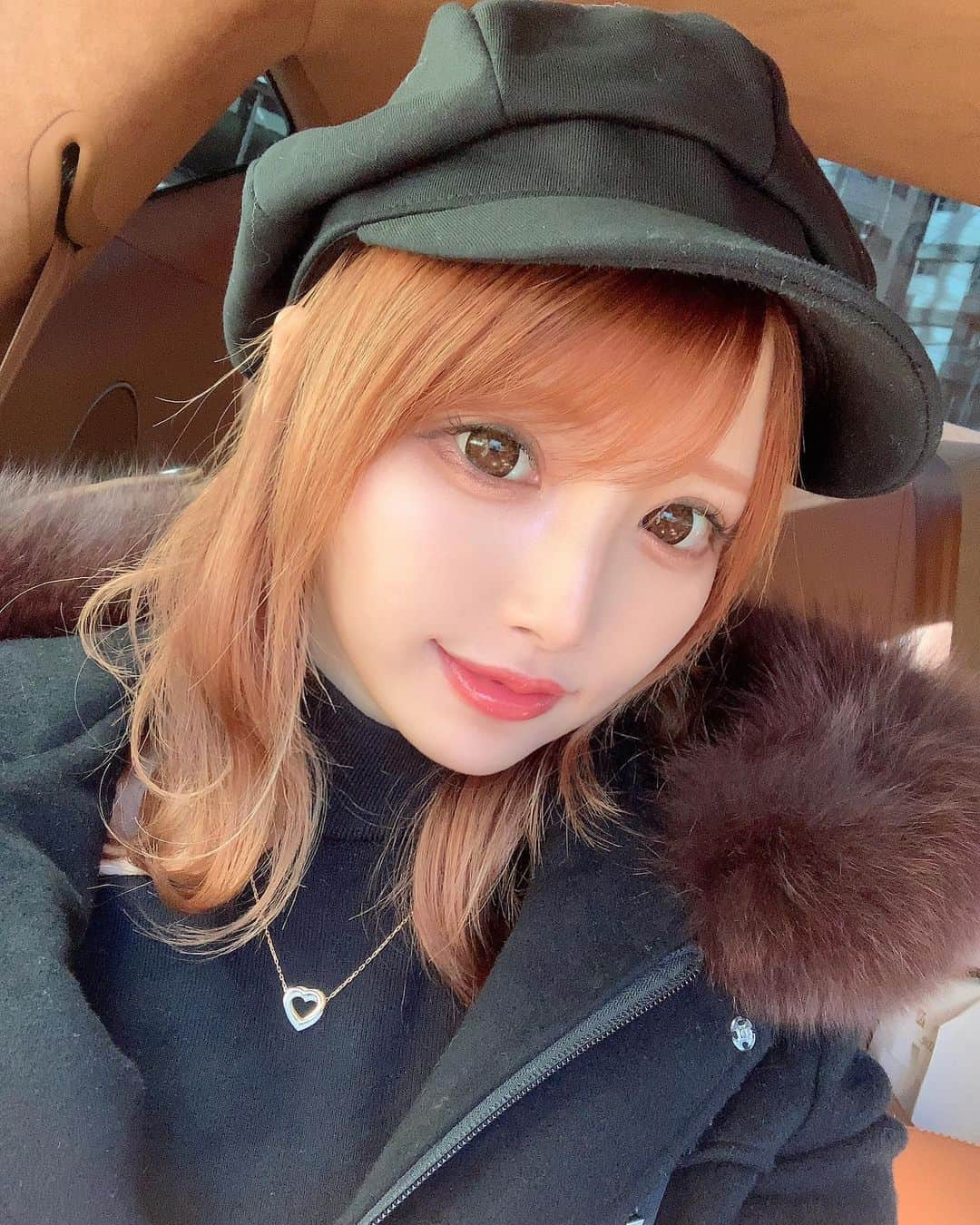 桜咲乃愛さんのインスタグラム写真 - (桜咲乃愛Instagram)「髪の毛めっちゃオレンジに見える(笑) このぐらいオレンジでも全然いいなぁ(  ˊ꒳ˋ ) ᐝ❁⃘*.ﾟ  せっかくブリーチしたから明るめしたい🥰♥️✨ 今日明日はイベントだしいつもと違う髪型にしてみようかなって思ってるから見に来てー😆♥️♥️♥️ NOW特製おでんも食べられるよ🍢💓✨ 今月最後なので来てくれたら嬉しいです🥰💕⭐️ では後ほど！❤ #歌舞伎町 #髪の毛#オレンジカラー #ブリーチ1回 #歌舞伎町キャバ嬢 #NOW」2月28日 17時44分 - noasama1101