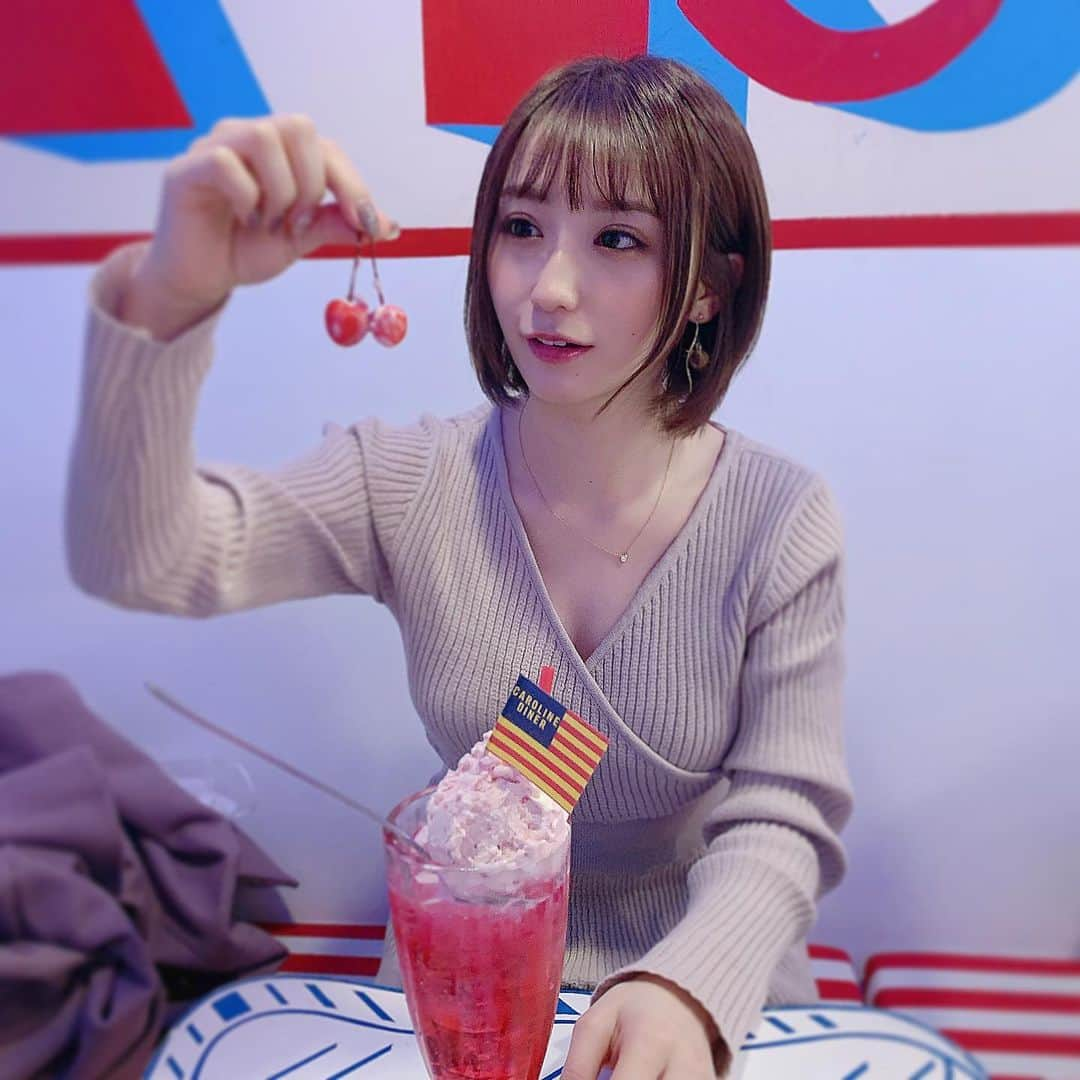 伊藤愛真さんのインスタグラム写真 - (伊藤愛真Instagram)「あーたしさくらんぼ🍒」2月28日 17時53分 - __emagram