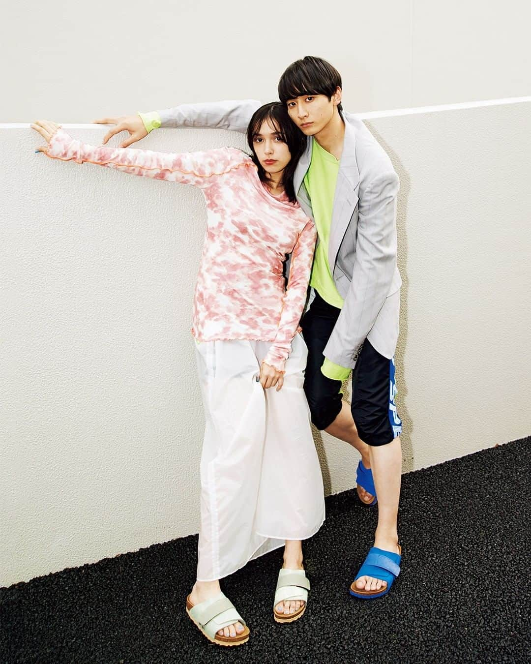 NYLON JAPANさんのインスタグラム写真 - (NYLON JAPANInstagram)「世界で愛されるドイツ発シューズブランド『 #BIRKENSTOCK ／ #ビルケンシュトック 』の新作がNYLONに到着。  フットベッドと呼ばれる独自に開発されたインソールがベースとなっていて、どれも履き心地の良い魔法のようなフットウェアばかり。そんなビルケンの名品の数々を、俳優の #小関裕太 とモデルの #モーガン茉愛羅 @malaciel が春の装いと共にNYLON.JPとNYLON JAPAN 4月号でたっぷりトライ！ ▶︎https://www.nylon.jp/BIRKENSTOCK  #nylonjapan #nylonjp #nylonguysjapan #spring #fashion #caelumjp」2月28日 18時00分 - nylonjapan