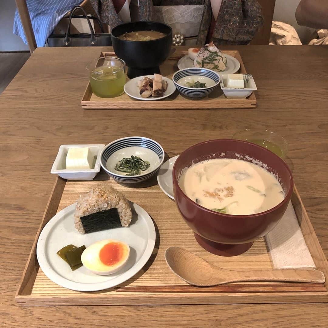 RiLiさんのインスタグラム写真 - (RiLiInstagram)「お味噌汁好きあつまれ❣️❣️浅草の【Misojyu】🍙💖 ..... 東京・浅草の【Misojyu（ミソジュウ）】はお味噌汁専門店💖お味噌を使ったポトフやポタージュも食べられるよ👀💡 朝8時半からオープンしているから朝食にもぴったり❣️朝ごはんセットは、お味噌汁とおにぎり、煮卵、お新香がついて600円だよ👌👌 浅草散策でお腹が空いたときにも🍙おいしいお味噌汁を食べて、いい1日のスタートを切ってみてはいかが❓💖 ❣ ❣ ❣ ❣ ❣ サイトやSNSで掲載させていただくお写真募集中😘📸 かわいいコーデやアイテム、注目スポットなどが撮れたら、ハッシュタグ→#rili_tokyo  を付けて投稿❗ ． Special Thanks💋 Photo by @_n.yunnan14 @_____loveliiam @rrk__26 @uya__0 @qu___ma @yuna2367 @yumaaa_szkzk @mkichi__mmk @csyounx ． #春 #春コーデ#Misojyu #ミソジュウ #お味噌汁線専門店 #東京カフェ #浅草カフェ #和食カフェ #浅草観光 #朝ごはん #おにぎり # #シミラールック #シミラーコーデ #ブラウンコーデ #ベージュコーデ  #ワントーンコーデ #シンプルコーデ  #カジュアルコーデ #ガーリーコーデ #置き画 #置き画くら部 #今日のコーデ #コーデ  #RiLi  #おしゃれさんと繋がりたい #お洒落さんと繋がりたい #ファッション #패션스타그램」2月28日 18時00分 - rili.tokyo