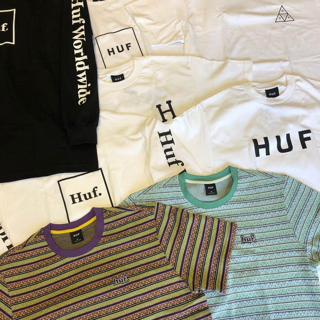 のインスタグラム：「HUFから新アパレルが入荷✨ 今回入ってきたのは、定番ロゴが入っているモデルと Mark Gonzalez が書き下ろした BLIND のロゴのフォントで書かれた HUF のロゴが入ったT シャツとキャップ、可愛い靴下🧦😍などどれもおススメです💁🏻‍♂️ @hufworldwide @hufjp #huf #hufworldwide #skateboard #skateboarding #skater #カリフォルニアストリート #カリスト #スケートボード #スケボー #スケーター #californiastreet #calst」
