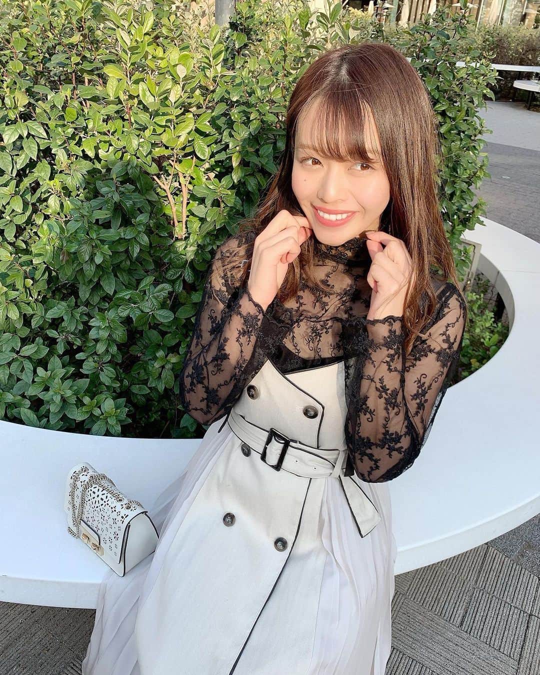 のインスタグラム：「#ゆめちんコーデ 👗💞 . お気に入りのワンピに @fifth_store のエンブロイダリーチュールブラウスを合わせました♡ . 透け感がめっちゃかわいい☺️ 首元や袖が長めなので、 ニットやカーディガンの下に忍ばせるのも可愛い🥰 . 60%オフになってたので即買いしました🌟 . #fifth#fifthtl#フィフス#エンブロイダリーチュールブラウス #フェミニン#ブラウス#レイヤードコーデ #ワンピース#平均身長コーデ#ワンピースコーデ」