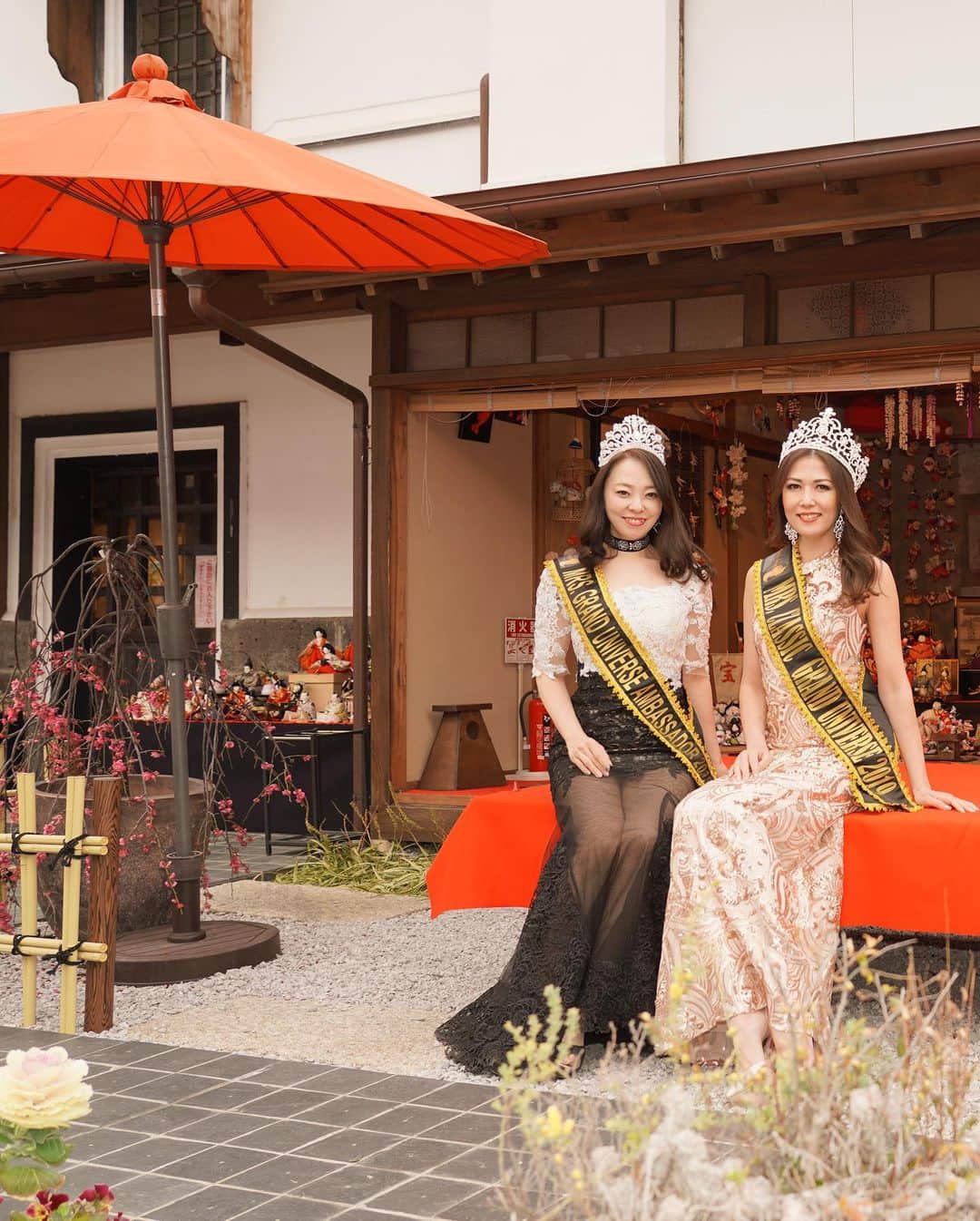 浅井香葉子さんのインスタグラム写真 - (浅井香葉子Instagram)「日本文化である「雛祭り」﻿ ﻿ 埼玉県鴻巣市は「ひな人形の里」として知られているのをご存知でしたか？﻿ ﻿ 『日本文化と観光を世界に✨』﻿ Japan代表としてできることを﻿ ﻿ 鴻巣市観光協会様にご案内頂きながら﻿ 雛祭りイベントに訪れました✨﻿ ﻿ こちらの「びっくり雛祭り」では﻿ メイン会場の他、サテライト会場が5箇所あります﻿ ﻿ こちらは中庭のある「ひなの里」﻿ ﻿ 館内には、さまざまな時代のひな人形が飾られ﻿ 年表に沿って見ることができます。﻿ ﻿ 約200年前の貴重な「鴻巣雛」、浮世人形、お子様の遊び相手だったぶら人形、豊作を祈って飾られた裃雛など﻿ ﻿ 日本の雛人形文化を学ぶにも﻿ 見応えがあります♡﻿ ﻿ ﻿ 3/8までを予定していたこのイベント﻿ 残念ながらコロナウィルスの影響を受け本日で終了となるそうです。﻿ ﻿ 来年また訪れてみて下さいね♡﻿ ﻿ http://kounosubina.main.jp/﻿ ﻿ ﻿ #びっくり雛祭り #埼玉県鴻巣市 #雛祭り #地方創生 #鴻巣市観光協会 #観光PR #日本観光 #観光大使 #Japan #日本文化 #日本を世界へ #japantravel #ミセスグランドユニバース #世界グランプリ #埼玉県 #鴻巣」2月28日 18時09分 - asaikayoko