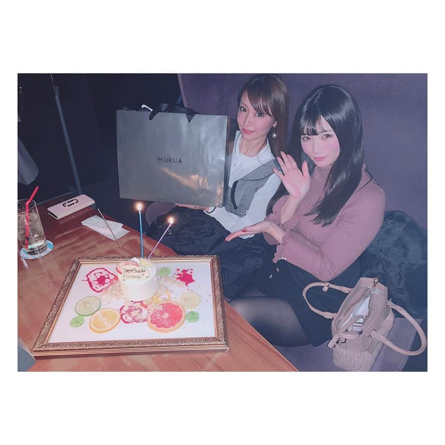 のインスタグラム：「. 今年もゆうちゃんが 誕生日のお祝いしてくれた🥂✨ オシャレディナーと 服のプレゼントしてもらった🥺🙏💓 毎年毎年ありがとう🥰 . #mybirthday #27th #thankyou」