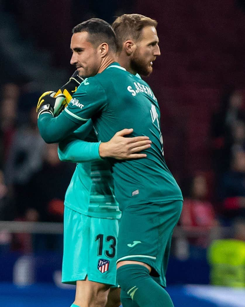 LFPさんのインスタグラム写真 - (LFPInstagram)「Goalkeepers' FAIRPLAY! 🧤🤗 • #Oblak #Asenjo #Atleti #Villarreal #LaLiga #LaLigaSantander #FairPlay」2月28日 18時19分 - laliga