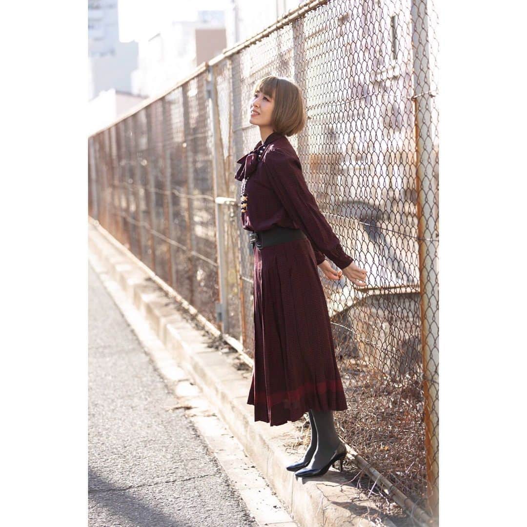 奥村愛子のインスタグラム：「* 大変なことになっていますが 自分とまわりを守りつつ 他人を思いつつ 栄養つけて乗り切りたいですね。 はやく収束することを切に祈ります。  ひとつ歳を重ねた今日 Best Session Albumを 作るお知らせをしました。 ベストってはじめて。 たのしみです。 はりきって作ります✧  #奥村愛子」