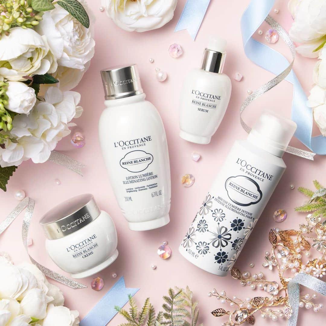 L'OCCITANE en Provenceさんのインスタグラム写真 - (L'OCCITANE en ProvenceInstagram)「透明感ある肌へ導く花美容💠 太陽が輝くほど澄み切った純白へと変わるレーヌデプレのお花は、プロヴァンスでは古くから #ブライダルフラワー として親しまれてきました💍﻿ ﻿ そんなレーヌデプレのお花のエキスを使った﻿ ロクシタン自慢の美白(*1)シリーズ﻿ レーヌブランシュは﻿ #花嫁美容 にも人気が高いです👰﻿ ﻿ ウエディングドレスにも映える﻿ みずみずしく明るい、透明感ある肌へと導きます✨﻿ ﻿ ﻿ 主な成分は…✍️﻿ ﻿ ◎オーガニックレーヌデプレ エキス﻿ 太陽を浴びるほど、白さを増す花のエキス。﻿ ﻿ ◎ホワイトマルベリーエキス﻿ 肌荒れを防ぎすこやかな状態へと導く。﻿ ﻿ ぜひライン使いしてほしい、﻿ レーヌブランシュのラインナップはこちら！﻿ ﻿ ﻿ 💠イルミネイティングクレンジングフォーム﻿ （右）﻿ ﻿ 日本オリジナルデザインが数量限定で発売開始！﻿ やさしいピーリング効果(*2)もある濃密泡で、﻿ キレイさっぱり、ツルツル肌に。﻿ 毎日の洗顔だけではなく泡マスクとしても。﻿ 詳しい使用方法は、IGTVをチェック✨﻿ ﻿ 💠ブライトフェイスウォーター ﻿ （中央左）﻿ ﻿ ザラつきや古い角質をふきとり、透明感のある肌へ。﻿ とろみのあるテクスチャで、﻿ 紫外線ダメージで乾燥しがちな肌をしっとり保湿。﻿ ﻿ 💠ホワイトインフュージョンセラム﻿ （中央右） 医薬部外品﻿ ﻿ しみ、そばかすを防ぎ、﻿ 透き通るような肌へみちびく薬用美白(*1)美容液。﻿ フレッシュなジェルがウォーターに変わり、﻿ すっと浸透(*3)してうるおい満ちた肌へ。﻿ ﻿ 💠ザ・クリーム ﻿ （左）医薬部外品﻿ ﻿ 軽い肌触りと、とろけるような浸透感で、﻿ 白く澄んだ、輝くハリ肌へ。﻿ うるおいを肌に届けて守る、薬用美白(*1)クリーム。﻿ ﻿ ﻿ 一生に一度、大切な日のために。﻿ 白く透き通るような肌を手に入れて✨﻿ ﻿ ﻿ 【👆】商品タップで詳細をチェック！﻿ ﻿ ﻿ (*1)メラニンの生成を抑え、しみ、そばかすを防ぐこと。（医薬部外品による効果）﻿ (*2)古い角質を洗い流すこと﻿ (*3)角層まで﻿ ﻿ ﻿ #ロクシタン #レーヌブランシュ #美白 #花嫁コスメ #ブライダル #花嫁準備 #挙式準備 #新作コスメ #美白 #透明感 #春コスメ2020 #定番コスメ #白くなりたい #化粧水 #くすみ #スキンケア #基礎化粧品 #保湿 #乾燥肌対策 #美白ケア #ベストセラー #時短 #時短美容 #美白コスメ #スキンケア #コスメマニア #キレイになりたい #おすすめコスメ #loccitane」2月28日 18時22分 - loccitane_jp