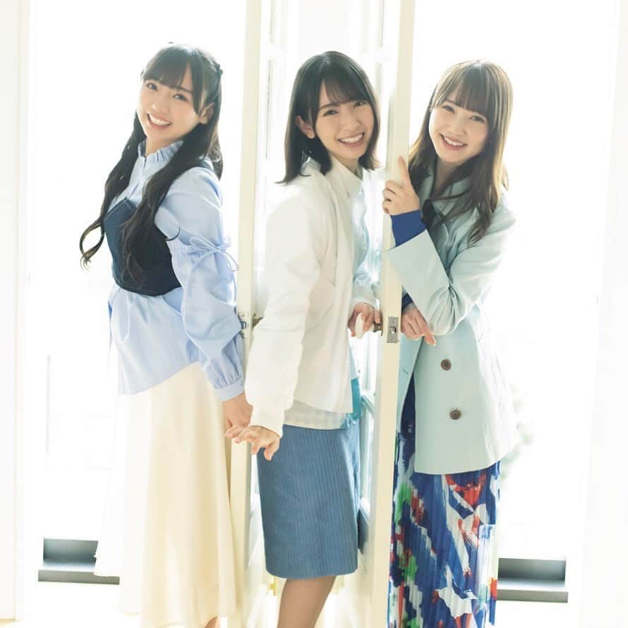 週刊少年マガジンのインスタグラム：「発売中の #週刊少年マガジン 13号の表紙・巻頭グラビアは #日向坂46 #金村美玖 さん、#齊藤京子 さん、 #加藤史帆 さん。2020年12月の “約束の地” に向けて、この１年どのように変化していくのだろうか…目が離せない３人に、ご注目！  撮影 / 藤本和典 スタイリング / 優哉 ヘアメイク / 平松浩幸・栢木真弓・高岡瞳 デザイン / 柳野沙織（ Thie. One inc ）」