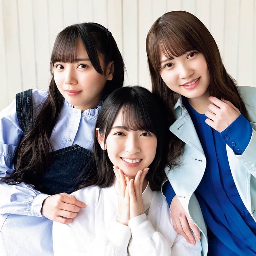 週刊少年マガジンのインスタグラム：「発売中の #週刊少年マガジン 13号の表紙・巻頭グラビアは #日向坂46 #金村美玖 さん、#齊藤京子 さん、 #加藤史帆 さん。2020年12月の “約束の地” に向けて、この１年どのように変化していくのだろうか…目が離せない３人に、ご注目！  撮影 / 藤本和典 スタイリング / 優哉 ヘアメイク / 平松浩幸・栢木真弓・高岡瞳 デザイン / 柳野沙織（ Thie. One inc ）」