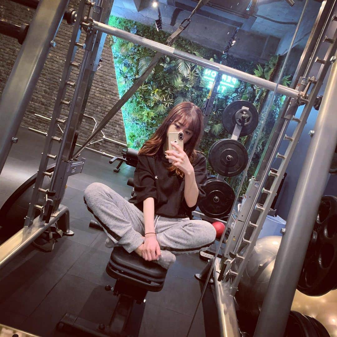 槙田紗子さんのインスタグラム写真 - (槙田紗子Instagram)「顔合わせ前に🏋️‍♂️ トレーニングはマジでキツイけど、終わると身体が正しい位置にある感覚になってものすごい気持ちがいいのです . . #パーソナルトレーニング　#s根先生」2月28日 18時43分 - saco_makita