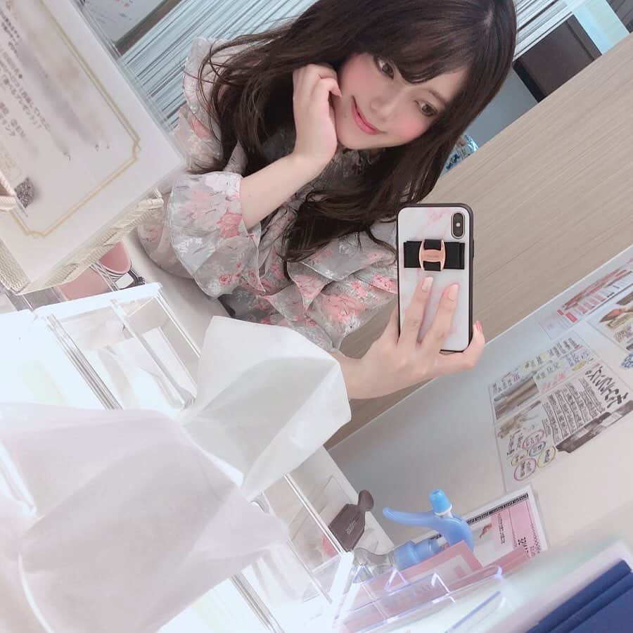 のインスタグラム：「RAYVISでバストアップマッサージを受けてきたよ❤﻿ ﻿. .  背中からお肉をほぐす時は少し痛かったけどあとはマッサージが気持ちよくてウトウトしてたよ🥰﻿ ﻿. .  バストアップ効果はかなり良かった！！❤﻿ 通ってしまいそう🥺﻿ ﻿. .  #RAYVIS池袋店 #美乳 #バスト #バストアップ #筋膜リリース #バストアップマッサージ #美容 #美容好きさんと繋がりたい #美容好き #バストアップしたい #池袋 #池袋エステ #いいね #いいね返しは絶対 #タイムバンク #timebank #PR」