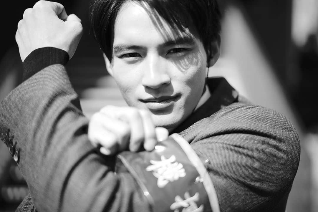綾野剛さんのインスタグラム写真 - (綾野剛Instagram)「actor : KENSHI OKADA @kenshi_okada_official photo by @go_ayano_official  #岡田健史 #NeoStar #MIU404 #ドクターデスの遺産BLACKFILE」2月28日 18時44分 - go_ayano_official