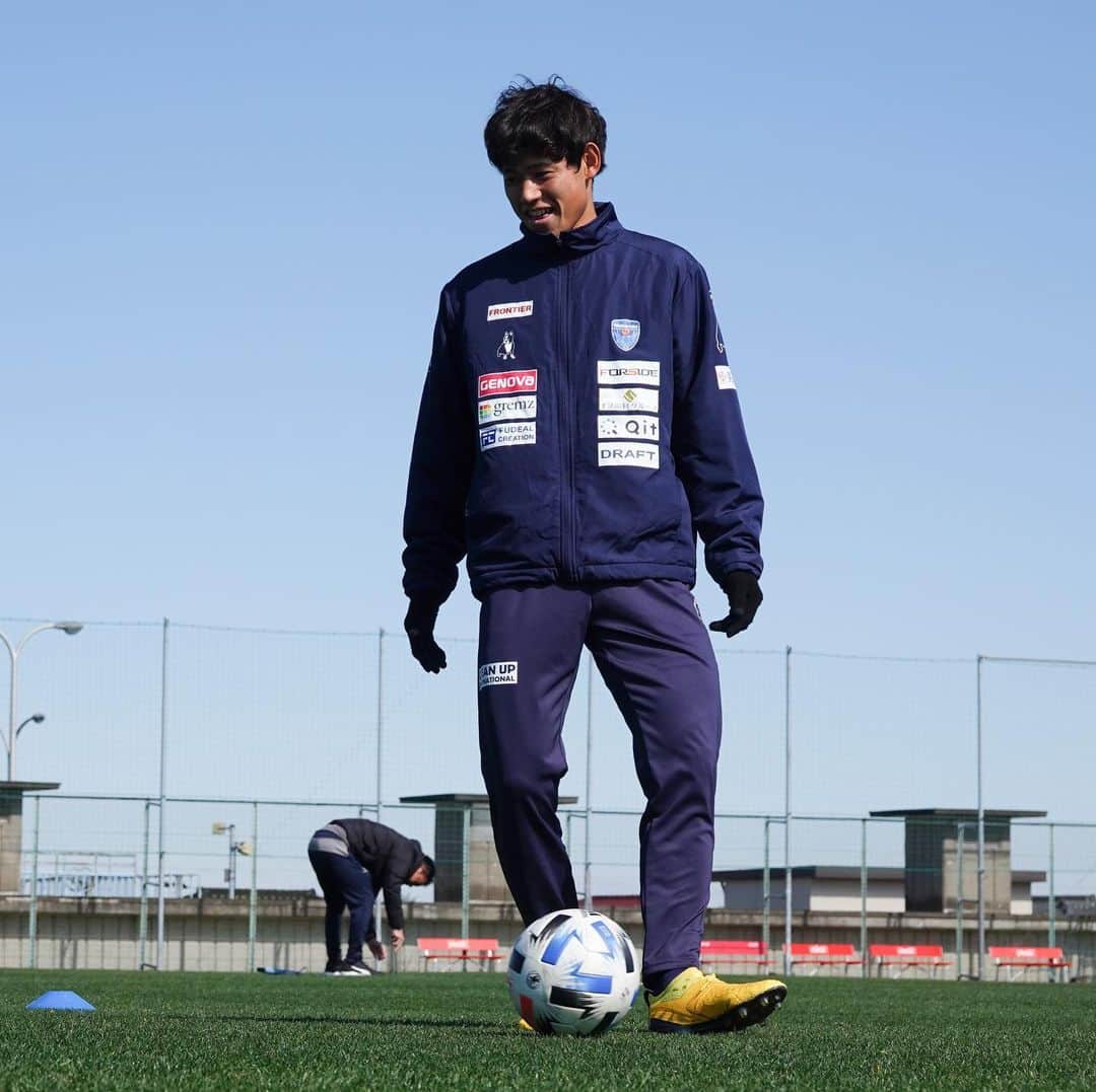 横浜FCさんのインスタグラム写真 - (横浜FCInstagram)「- 2020.2.28 ボールを、カメラに向かって転がす選手、背中に乗せる選手。 - #YOKOHAMAFC #横浜FC #RECORDTHEBLUE #JLEAGUE」2月28日 18時59分 - yokohamafc_official