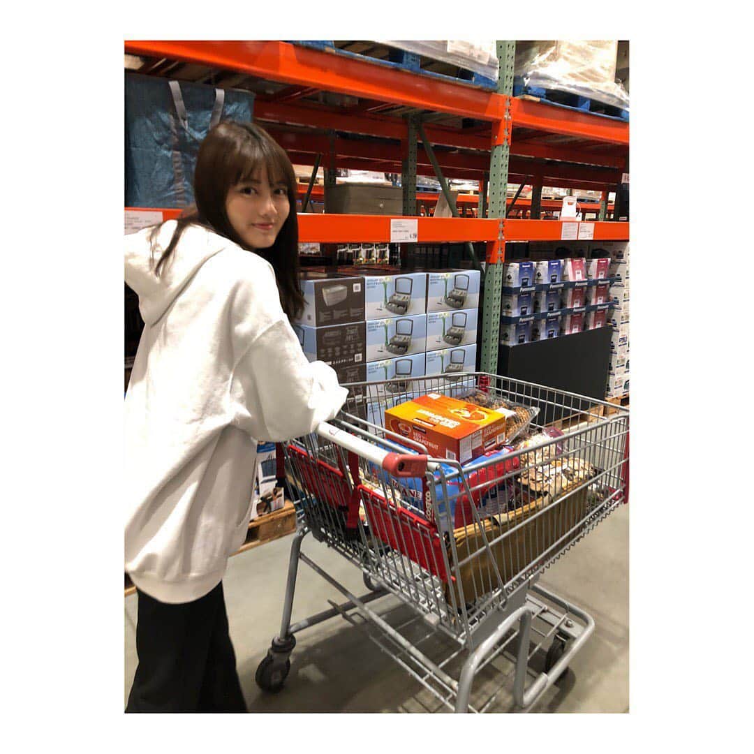 水谷果穂さんのインスタグラム写真 - (水谷果穂Instagram)「🛒❤️ コストコのカートは、押したい」2月28日 18時52分 - kahomizutani_official