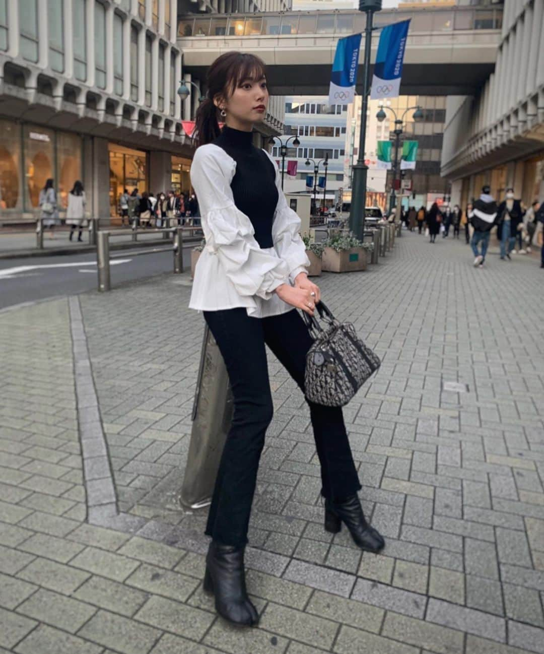 谷川菜奈さんのインスタグラム写真 - (谷川菜奈Instagram)「この前の私服。🤍 とーっても素敵なサインをした日☺️幸せな気持ちになりました🌹 質問きてたトップスは　@fifth_store ！ #outfit#allblack#低身長コーデ #LEANN#leannofficial#リーン#vintagedior#fifth#fifthtl#フィフス#ボリュームスリーブドッキングニット#153cmコーデ」2月28日 18時54分 - pechi.130