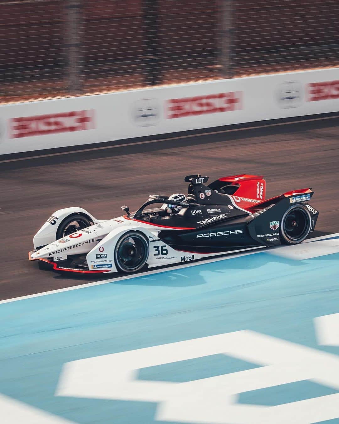 アンドレ・ロッテラーのインスタグラム：「Back on #track and it feels good. I’m excited for tomorrow’s race. @tagheuerporschefe team is well prepared and we’re ready to put the pedal to the metal.  #racing #pedaltothemetal #teamporsche #motivation」