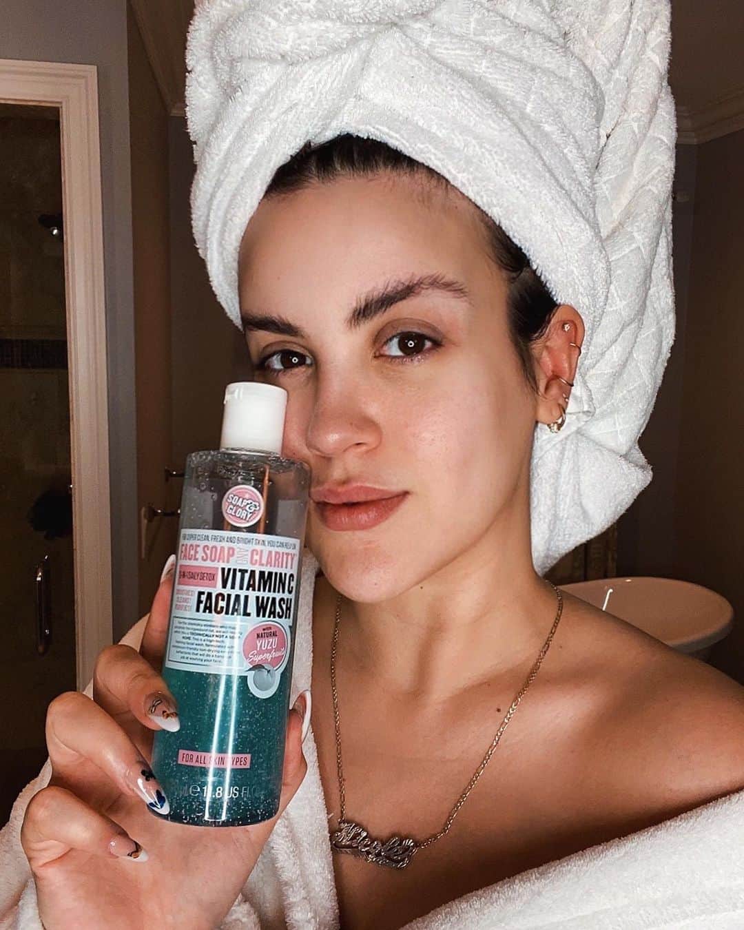 N I C O L E.さんのインスタグラム写真 - (N I C O L E.Instagram)「I love using @soapandgloryusa FACE SOAP & CLARITY to cleanse my skin first thing in the morning! The smell is sooo refreshing in the a.m. 😍 It has skin soothing beads (they’re biodegradable!) that exfoliate and vitamin C to brighten my skin. SO GOOD. @ultabeauty #SoapandGloryPartner #soapandgloryusa」2月29日 5時21分 - nicoleguerriero