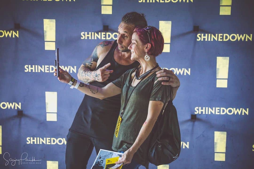 Shinedownさんのインスタグラム写真 - (ShinedownInstagram)「Level 🆙 your #SDDeepDiveTour experience this spring with our available VIP packages. Don't miss out on a chance to exchange high-fives, snap selfies, take home exclusive swag, receive premium venue access, and SO much more!  Available while supplies last 👉 shinedown.com/shows」2月29日 5時24分 - shinedown