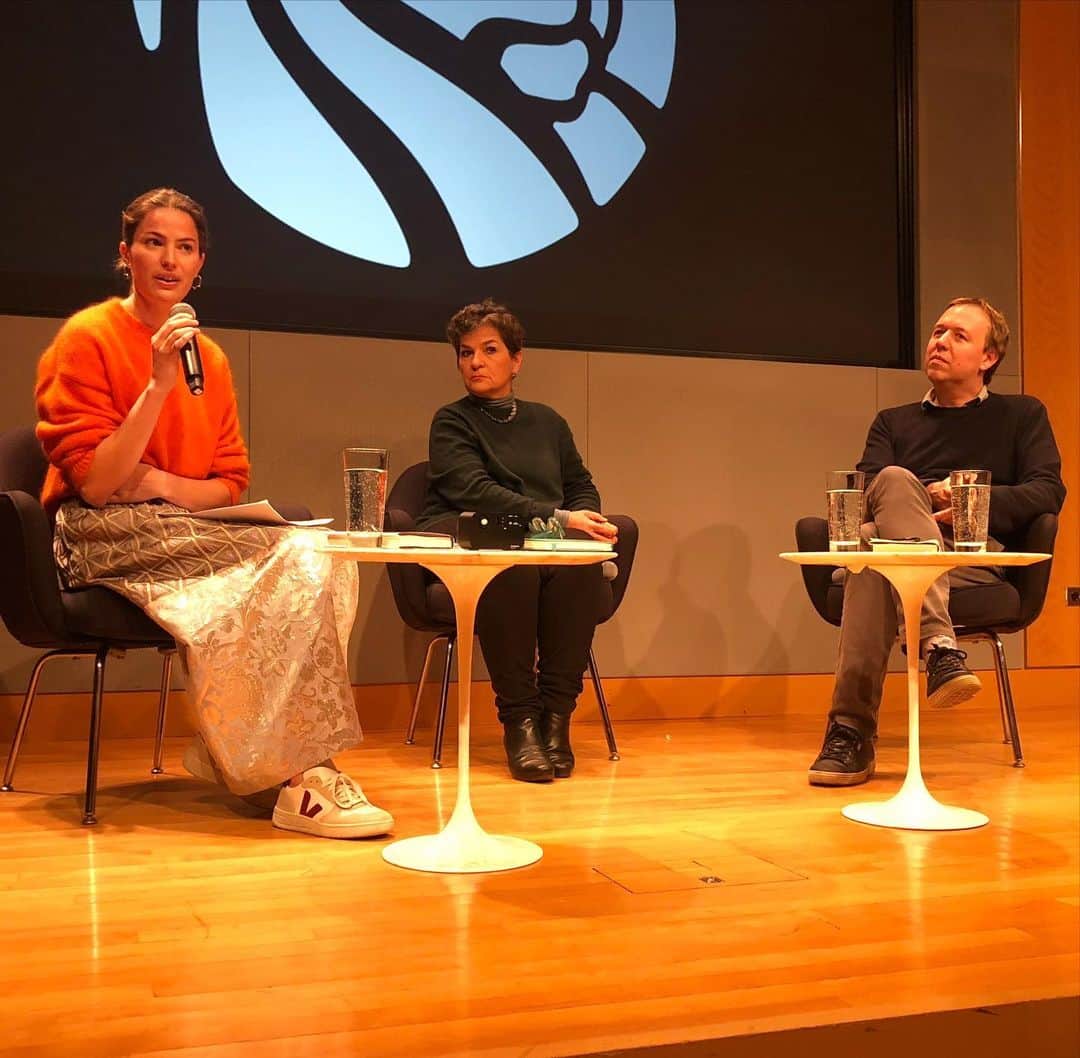 キャメロン・ラッセルのインスタグラム：「Swipe to see what it looks like to be in conversation with two #StubbornClimateOptimists at the @nypl. This Tuesday I got to interview the incredible @cfigueres and @tomcarnac, architects of the historic Paris Climate Agreement, the first legally binding unanimously signed global agreement on climate change, about their new book #TheFutureWeChoose on surviving the climate crisis. They make a strong case for thinking about, talking about, and intentionally focusing our efforts on building the world where we survive and thrive. "Optimism" they write, "is about being able to...identify...the desired future so as to actively pull it closer." So I'm curious to hear what your #StubbornClimateOptimist dream is! What is the best case scenario for where you are and we are collectively by 2030? By 2050? What has happened? What does the world look like? See my stories to find out what they laid out and read the book to get inspired!!」