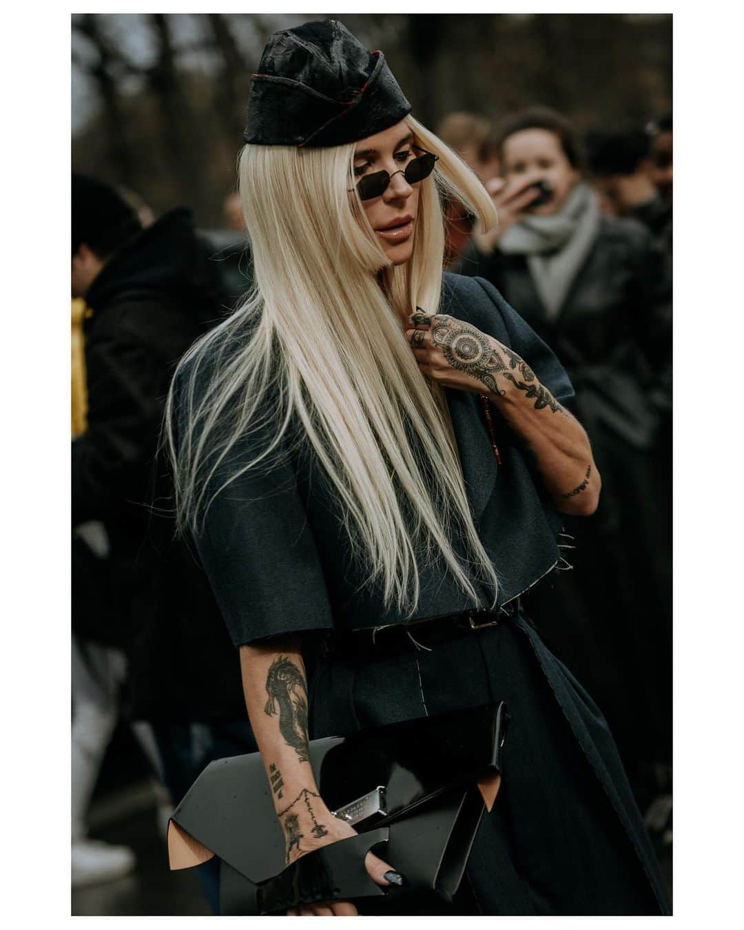 ジェニファー・グレースのインスタグラム：「Photographed before @maisonmargiela by @charlotte.deckers. 📸 I can’t wait to cover myself in head to toe butterfly Gruyère-holes. 🦋 Thanks @maisonmargiela @jgalliano for this moment. 🖤」