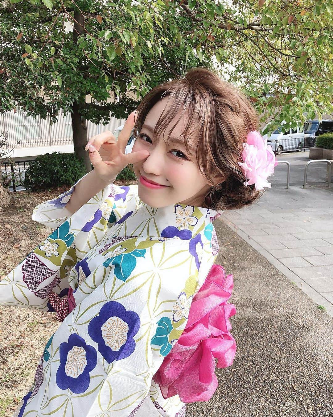 白岩まちこさんのインスタグラム写真 - (白岩まちこInstagram)「≫≫👘... 𝚢𝚞𝚔𝚊𝚝𝚊 ㅤㅤㅤㅤㅤㅤㅤㅤㅤㅤㅤㅤㅤ  この前の、花粉と戦いながらやった浴衣撮影っ👘📸 ㅤㅤㅤㅤㅤㅤㅤㅤㅤㅤㅤㅤㅤ ㅤㅤㅤㅤㅤㅤㅤㅤㅤㅤㅤㅤㅤ 帯もお花🌸みたいにしてもらった✌🏻✨いぇい ㅤㅤㅤㅤㅤㅤㅤㅤㅤㅤㅤㅤㅤ ㅤㅤㅤㅤㅤㅤㅤㅤㅤㅤㅤㅤㅤ ㅤㅤㅤㅤㅤㅤㅤㅤㅤㅤㅤㅤㅤ 私、重度の花粉症やから、いつもこの時期は マスクしてるんやけど、今、コロナの影響で どこにもマスク売ってなくて辛い😖💫 ㅤㅤㅤㅤㅤㅤㅤㅤㅤㅤㅤㅤㅤ ㅤㅤㅤㅤㅤㅤㅤㅤㅤㅤㅤㅤㅤ ㅤㅤㅤㅤㅤㅤㅤㅤㅤㅤㅤㅤㅤ もうすぐストックしてたマスクもなくなっちゃうし、 どうしよう😟💭 ㅤㅤㅤㅤㅤㅤㅤㅤㅤㅤㅤㅤㅤ  コロナの影響で決まってたお仕事も 何個かなくなっちゃって、 この後何個かイベントも決まってるから 早く治ることを願うばかり😩💫 ㅤㅤㅤㅤㅤㅤㅤㅤㅤㅤㅤㅤㅤ ㅤㅤㅤㅤㅤㅤㅤㅤㅤㅤㅤㅤㅤ ㅤㅤㅤㅤㅤㅤㅤㅤㅤㅤㅤㅤㅤ ㅤㅤㅤㅤㅤㅤㅤㅤㅤㅤㅤㅤㅤ ㅤㅤㅤㅤㅤㅤㅤㅤㅤㅤㅤㅤㅤ ここで少し、最近私がしてる対策？を✍🏻✨ ㅤㅤㅤㅤㅤㅤㅤㅤㅤㅤㅤㅤㅤ ㅤㅤㅤㅤㅤㅤㅤㅤㅤㅤㅤㅤㅤ  除菌シートと除菌ジェルは持ち歩いてるのと、 最近は鼻うがいも始めたよ😘‼️ ㅤㅤㅤㅤㅤㅤㅤㅤㅤㅤㅤㅤㅤ ㅤㅤㅤㅤㅤㅤㅤㅤㅤㅤㅤㅤㅤ ㅤㅤㅤㅤㅤㅤㅤㅤㅤㅤㅤㅤㅤ これは花粉対策でもあるんやけど、 人肌ぐらいの温度の塩水を鼻から吸って 口から出すの。 ㅤㅤㅤㅤㅤㅤㅤㅤㅤㅤㅤㅤㅤ ㅤㅤㅤㅤㅤㅤㅤㅤㅤㅤㅤㅤㅤ ㅤㅤㅤㅤㅤㅤㅤㅤㅤㅤㅤㅤㅤ ちょっと、えっ😨⚡️って感じやけど、 これで花粉症もかなりマシになったし、 風邪予防にもなるからオススメ💓  ㅤㅤㅤㅤㅤㅤㅤㅤㅤㅤㅤㅤㅤ ㅤㅤㅤㅤㅤㅤㅤㅤㅤㅤㅤㅤㅤ ㅤㅤㅤㅤㅤㅤㅤㅤㅤㅤㅤㅤㅤ ㅤㅤㅤㅤㅤㅤㅤㅤㅤㅤㅤㅤㅤ ㅤㅤㅤㅤㅤㅤㅤㅤㅤㅤㅤㅤㅤ ⚠️さっきの投稿にコメントくれたみんな ありがとう😭‼️ ㅤㅤㅤㅤㅤㅤㅤㅤㅤㅤㅤㅤㅤ 写真だけ削除出来ないから、投稿自体消した😭🙏🏻 教えてくれてありがとうね。  ㅤㅤㅤㅤㅤㅤㅤㅤㅤㅤㅤㅤㅤ ㅤㅤㅤㅤㅤㅤㅤㅤㅤㅤㅤㅤㅤ ㅤㅤㅤㅤㅤㅤㅤㅤㅤㅤㅤㅤㅤ ㅤㅤㅤㅤㅤㅤㅤㅤㅤㅤㅤㅤㅤ  #着物#浴衣#浴衣コーデ#浴衣アレンジ#マスク#コロナ対策 #着物コーデ#京都#京都観光#浴衣レンタル #レンタル浴衣#yukata#japan#kyoto#京都旅行#京都観光名所#浴衣女子#浴衣ヘア#コロナ#浴衣撮影#浴衣髪型#浴衣姿#浴衣帯アレンジ#花粉症#花粉症対策#笑顔写真#週末の過ごし方#週末の夜#流し前髪#シースルーバング」2月28日 20時47分 - machichas