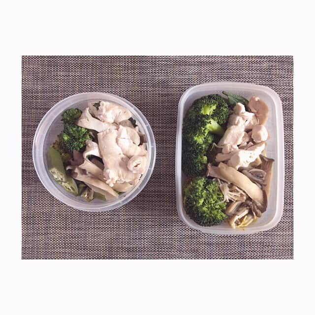 のインスタグラム：「🎀 #夜勤 🍴#今日のお弁当 . ささみ2本 ブロッコリー えのき舞茸えりんぎ . . 朝の分も同じやつ❤️ 今日は写真にないけど、 おから蒸しパンを持ってきたの！ . 久しぶりに作ったから、 見た目が台所のスポンジ🧽みたいなんだけど、 食べるの楽しみ😍😍😍 . . ◉ライザップ公認の紹介アンバサダーです。 〜紹介特典で、5万円分お安く入会できます〜 . . ▶︎全国どの店舗でもOK ▷２週間のトライアルコースもあります(^_^)/ ▶︎カウンセリング予約前にご連絡ください . ◎入会やカウンセリングをお考えの方、 ご質問なども、DM✉️ください。 . ★トレーニング見学もできます★ . 📺RIZAP TVCM出演 🏅RIZAP BMG ファイナリスト2017.2018 . #rizap #ライザップ . #ダイエット #diet #ダイエット日記  #instadiet #ダイエット仲間募集 #ダイエッター #公開ダイエット #食べて痩せる #糖質制限 #お弁当 #弁当 #ダイエット弁当  #自分弁当 #糖質オフ #晩御飯 #dinner #夜ご飯 #夕食 #夜ごはん  #低糖質 #糖質制限 #夜勤弁当 #看護師」