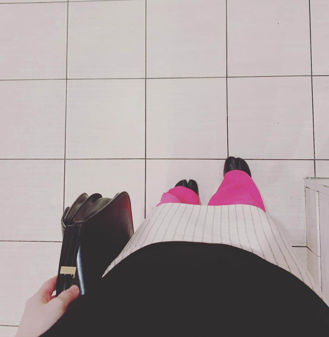 マツオモモコさんのインスタグラム写真 - (マツオモモコInstagram)「. pink!!なパンツが活躍中💗 . . #pink#bottoms#jacquemus」2月28日 21時00分 - matsuo_momoko