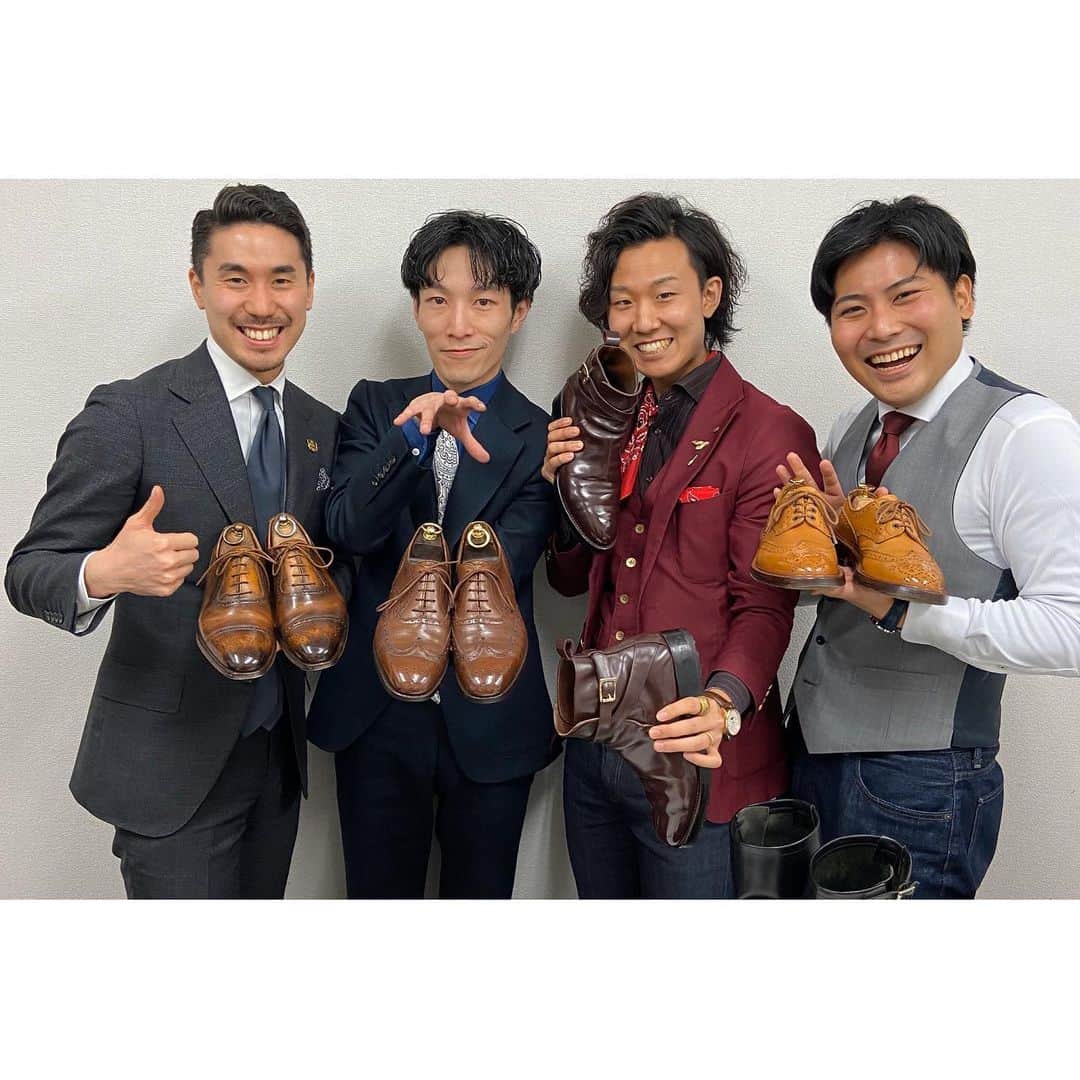 のインスタグラム：「若手靴磨き職人座談会という事でファッション雑誌「2nd」さんで取材をして頂きました！👞✨﻿ ﻿ 全国から集まった4名の靴磨き職人が、靴磨きについて熱く語ってます！🔥🔥﻿ みんなの話が面白すぎて3時間があっという間でした！﻿ ﻿ 3/16全国の書店にて発売です！📖﻿ まだ靴磨き職人としてスタートしていないのですが、混ぜて頂いてありがとうございました！😊😊」