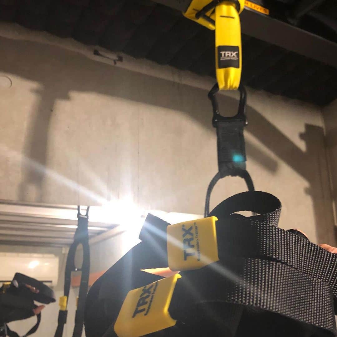 SHINPEIのインスタグラム：「TRXトレーニングを始めました！  新しい刺激は楽しい。  #TRX」