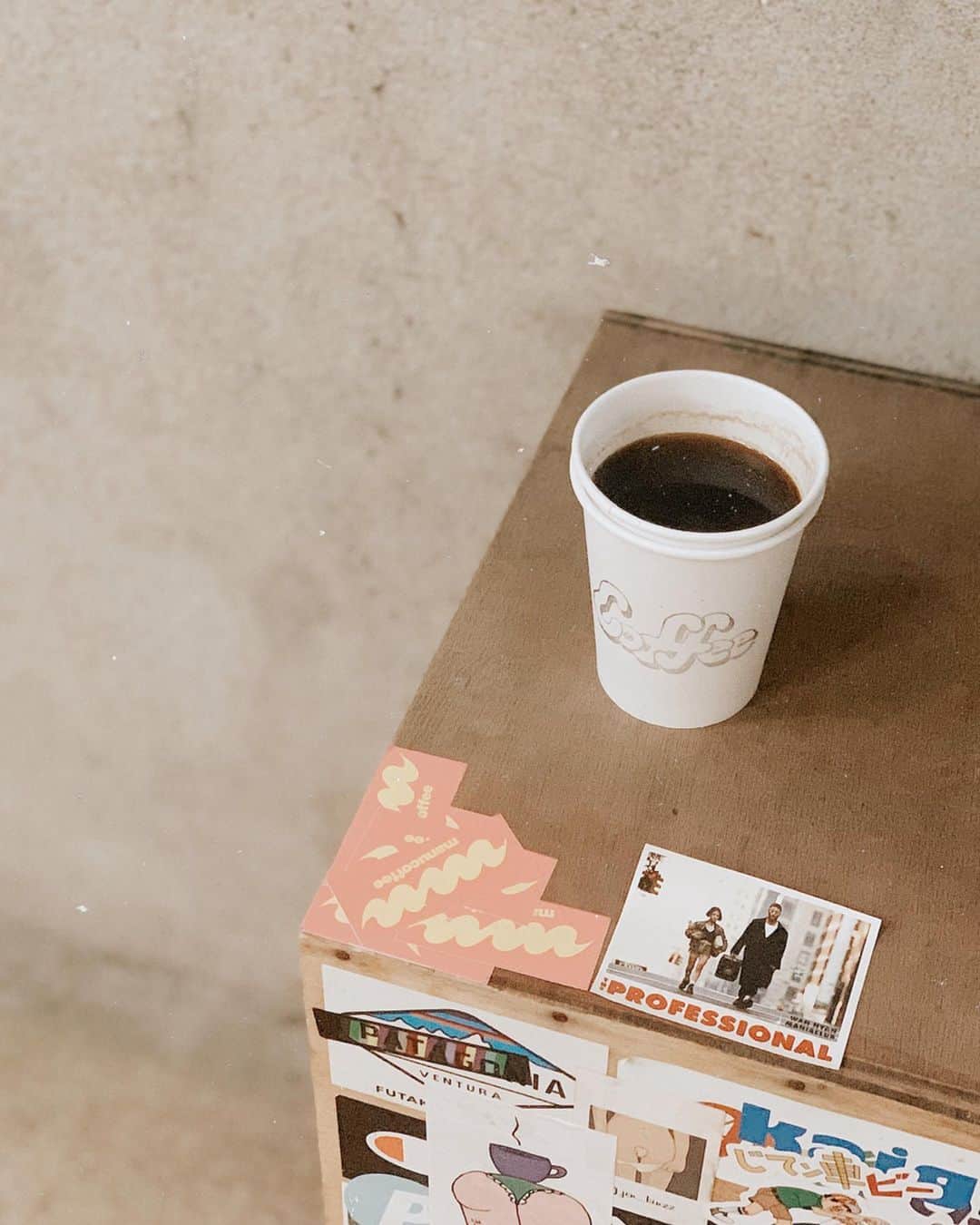 櫻井千尋のインスタグラム：「✮ 落ち着く場所とだいすきな人が 集まったらもうそれは最強説🦾 . . @linapi038 と @okachan0304  だいすきでたまらない2人と ご飯後 至福のコーヒータイム ♡ . . . #fukuoka #coffee #manucoffee #時差すんごい投稿」