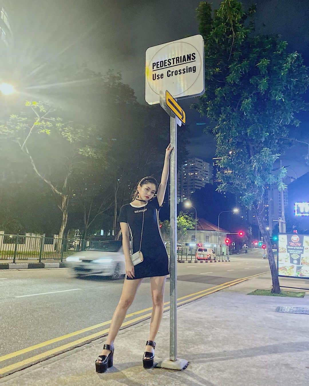徳本夏恵（なちょす）さんのインスタグラム写真 - (徳本夏恵（なちょす）Instagram)「﻿ ﻿ ﻿ ﻿ ﻿ 特別細い子ってやっぱり魅力的。﻿ なにかを頑張ってる人は、内から出る何かオーラがある気がして、﻿ ﻿ 私も頑張らねばと喝をもらえるなぁ、、﻿ ﻿ ﻿ ﻿ 現状維持よりその先をみれる向上心。﻿ よし、気合い入ったぞー。💪💪💪﻿ ﻿ ﻿ ﻿ ﻿ #Singapore」2月28日 21時29分 - nachos_kimono