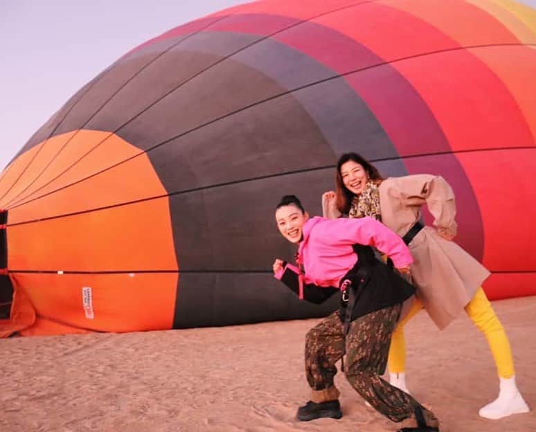朝日放送「朝だ！生です旅サラダ」さんのインスタグラム写真 - (朝日放送「朝だ！生です旅サラダ」Instagram)「明日の旅サラダは、スペイン、ニュージーランド、ドバイの旅の　#未公開映像 をご紹介しちゃいます✨ お正月にオンエアーされたドバイ女子旅では、 実は　#砂漠で気球 に乗りまたしたよ！ 美しい砂漠とサンライズに三人とも大興奮😆  スペインとニュージーランドの旅も、本編にはオンエアーされていない見どころ満載でお届け致します♡  是非、ご覧ください✨ _ #スペイン #ニュージーランド #ドバイ #女子旅 #見どころ満載 #見てね　#お楽しみに _ #広瀬未花 #江田友莉亜 #青木愛 #渡辺舞 #旅サラダ #サラダガールズ #ABCテレビ #朝日放送テレビ #生放送 #土曜朝 #8時 #朝だ生です旅サラダ #海外　#旅 #travel #trip」2月28日 21時21分 - tabisalad