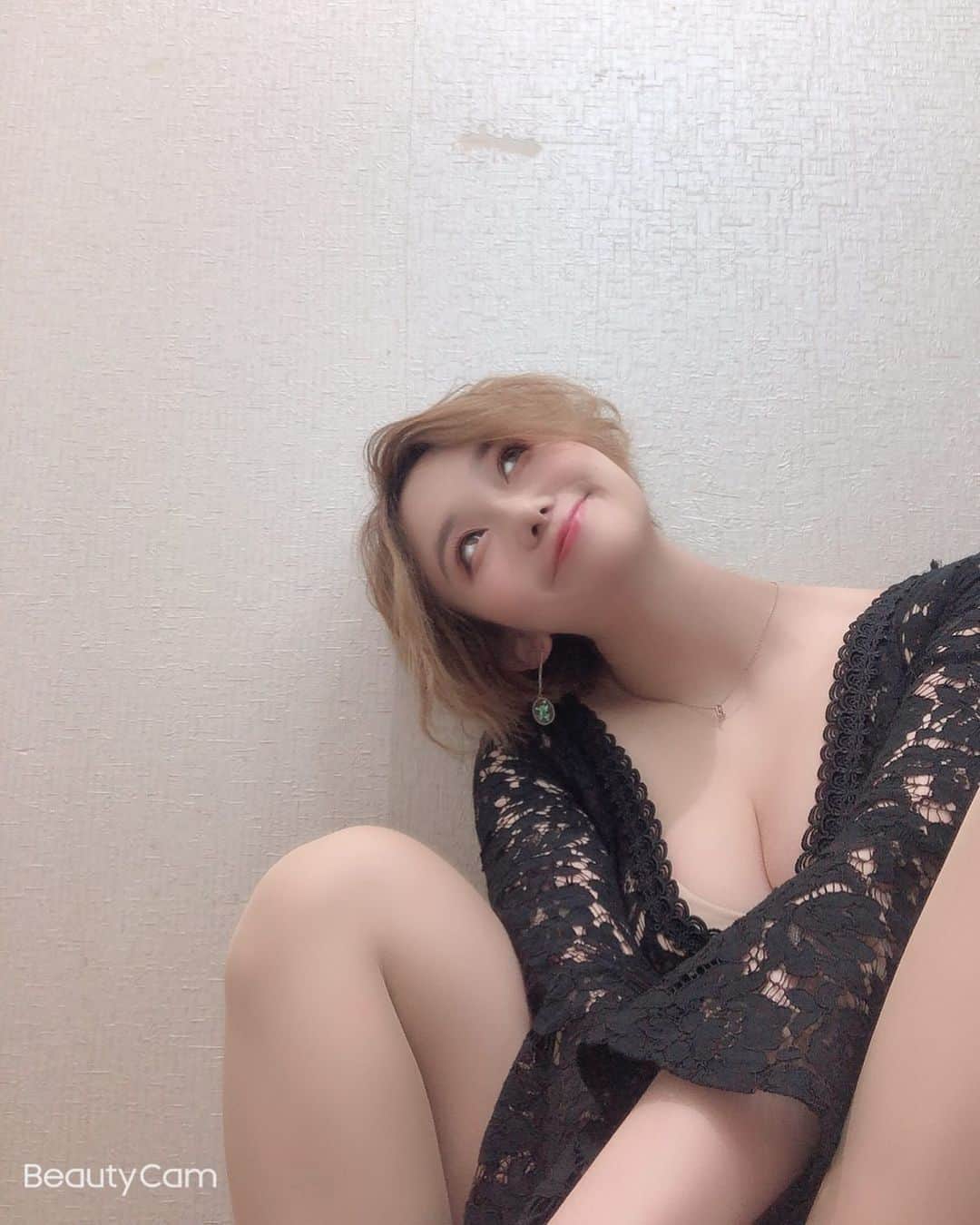 大石ほのかのインスタグラム：「今日から毎日のように出勤しますっ🥴👍🧡 . 2月も明日で終わりますね！ 今はコロナでバタバタしてますが元気にいられるように気をつけなきゃですね😭💓👍 . 最近は日中ぽかぽかなのがとても嬉しいです♪♪あとちゃんとジムも続いてる私素敵👏👏😎笑 今日もいいことあるといいな💓✨ .  #likeforlikes#followforfollowback#photooftheday#likeforfollow#follow4follow#instagood#❤#いいね返し#かわいい#夜遊び#乳スタグラム#巨乳#谷間#酒#love#飲み会#ススキノ#ホステス#キャバクラ#キャバ嬢#ニュークラブ#フィリア#バルセロナグループ#歌舞伎町#六本木#中洲#錦#栄#北新地#ミナミ」