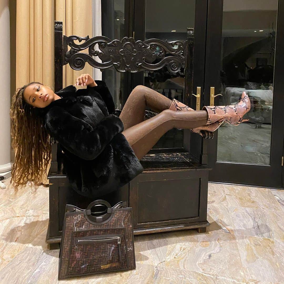 ジェニファー・ハドソンのインスタグラム：「Oh it feels so good to be home ! You can what u want !! Work hard ! Play hard ! #metime」