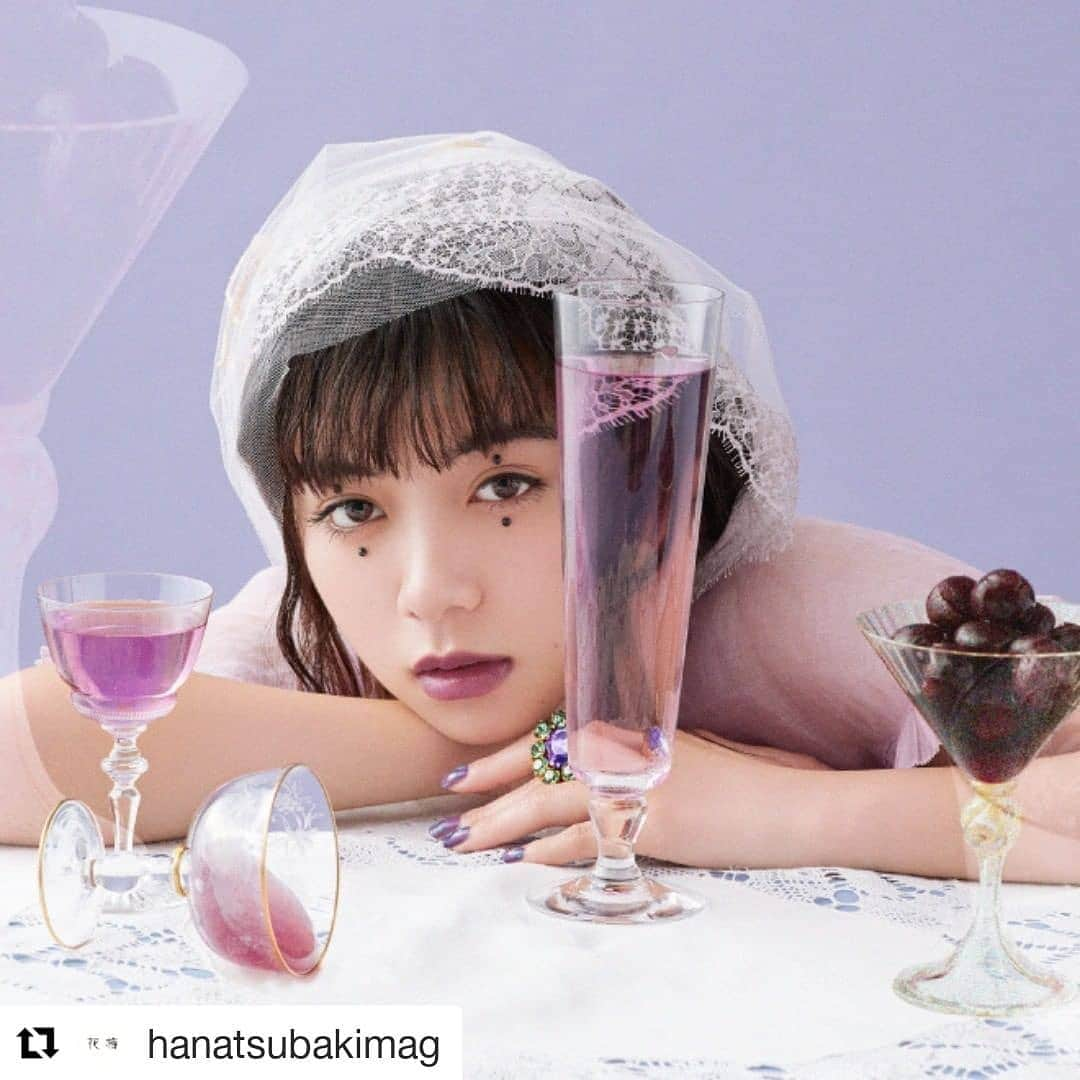 資生堂 さんのインスタグラム写真 - (資生堂 Instagram)「#Repost @hanatsubakimag (@get_repost) ・・・ 【更新情報】  資生堂のヘアメイクアップアーティスト・百合佐和子（@sawakoyuri ）と作家・福田裕子さんによる、ジュエル・メッセージ「YURI♡QUN CARD 」。 第2回目は、恋の悪酔いから身を守ってくれるといわれているアメシストです。  1回目に続き女優の池田エライザ さん（@elaiza_ikd )に登場いただきました。  動画はプロフィールURLかこちらからご覧ください→ https://hanatsubaki.shiseido.com/jp/fortune/7091/  #宝石 #アメシスト #池田エライザ モデル／#池田エライザ@elaiza_ikd ヘアメイクアップ／#百合佐和子（#SHISEIDO）@sawakoyuri テキスト／#福田裕子 写真／#鈴木花美 スタイリング／#小藪奈央　@nao_now スタイリング アシスタント／#斉藤まゆこ 美術／#平野千穂  @chihohirano 美術アシスタント／#茂木菜桜子 アートディレクション／#西本歩（SHISEIDO） ヘアメイクアップアシスタント／#丸谷美樹（SHISEIDO） ＜衣装＞ ヘッドアクセサリ：#Lecharmedefifietfafa　@lecharmedefifietfafa_official ヴィンテージドレス：#Curios @curios_tokyo  #資生堂#shiseido#花椿#池田エライザ #hanatsubaki#メイク#makeup#アメシスト#amethyst #百合佐和子#パワーストーン#Crystal#Gemstone#アメジスト」2月28日 21時26分 - shiseido_hma