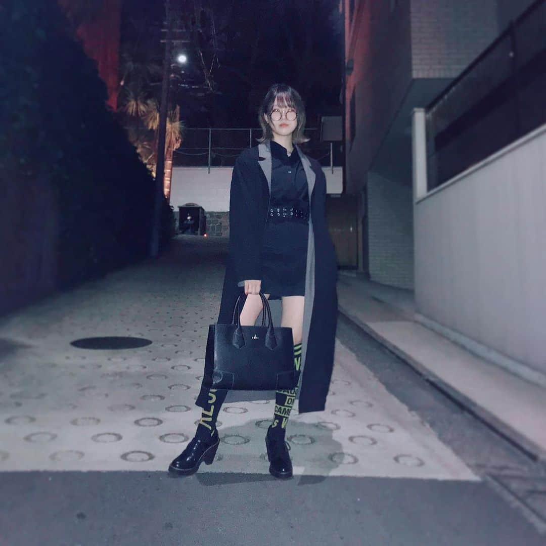 三田麻央のインスタグラム：「🖤 #今日のコーデ」