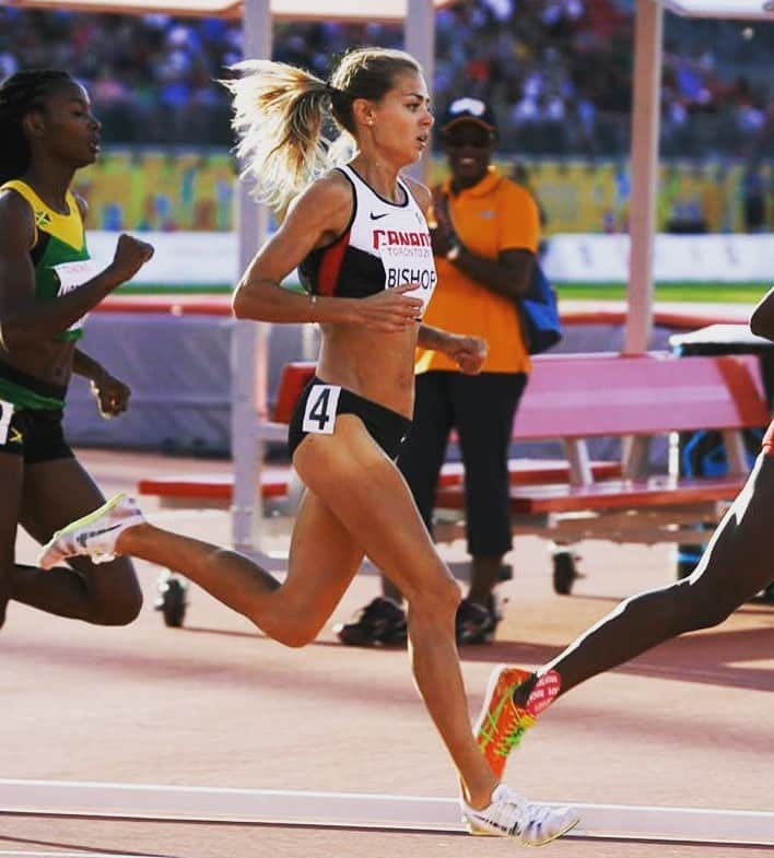 メリッサ・ビショップのインスタグラム：「It’s Race Day! Lacing up for one last indoor race of the season here in Boston. 800m gun goes off at 1:35 EST.  Indoors has been a battle for me this year, having not done it in a couple years, I feel like every race is my first one. Inside the tactics change, the pace changes, your moves change. One last chance to put these all together and have a good one. Lots of fast women on the line and a fast track! #letsgo  #yabish #nike #nikerunning #motherrunner」