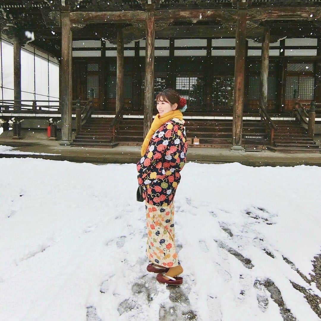 のインスタグラム：「*﻿ ﻿ 昭和初期の頃のお着物をきて﻿ 岐阜県の飛騨古川を散策👘♡﻿ ﻿ 雪が舞う情緒あふれる街並みは﻿ とっても素敵でした〜☃️﻿ ﻿ _______________________________________________ #石川さん情報liveリフレッシュ #石川テレビ #旅したがーる #旅行 #岐阜 #飛騨古川 #ロケ」