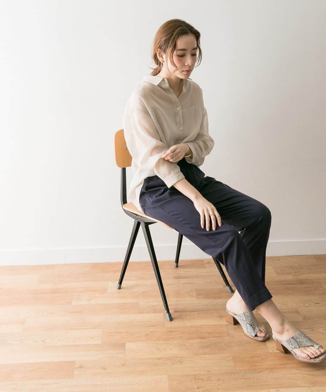 のインスタグラム：「. URBAN RESEARCH WOMEN 2020 Spring . #urbanresearch #spring #womensfashion #ootd #styling #shirt #pants #アーバンリサーチ」