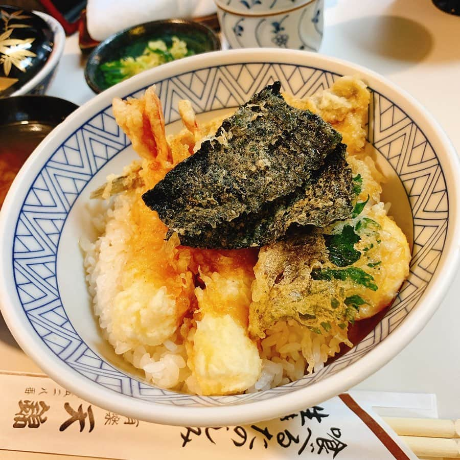 福西崇史さんのインスタグラム写真 - (福西崇史Instagram)「. こんな時はたくさん食べて元気だそー💪🤣 . 浜松に行った時に。。。 . 浜松といえば… うなぎ✨ そして、天丼✨ . うなぎのあつみ😋 天ぷら天錦🤤 . #食べたくなってきたでしょ #絶妙な味付け #フワフワのうなぎ #天丼 #さくっと天ぷら #タレ付きの白ごはんかきこむよねー #グルメ #浜松  #住んでたのよね #うまし #instagood #instafood」2月28日 22時14分 - takashi_fukunishi