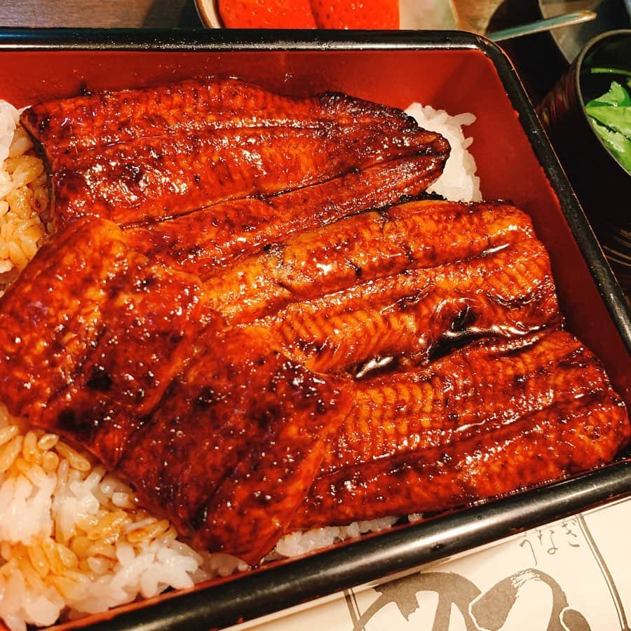 福西崇史さんのインスタグラム写真 - (福西崇史Instagram)「. こんな時はたくさん食べて元気だそー💪🤣 . 浜松に行った時に。。。 . 浜松といえば… うなぎ✨ そして、天丼✨ . うなぎのあつみ😋 天ぷら天錦🤤 . #食べたくなってきたでしょ #絶妙な味付け #フワフワのうなぎ #天丼 #さくっと天ぷら #タレ付きの白ごはんかきこむよねー #グルメ #浜松  #住んでたのよね #うまし #instagood #instafood」2月28日 22時14分 - takashi_fukunishi