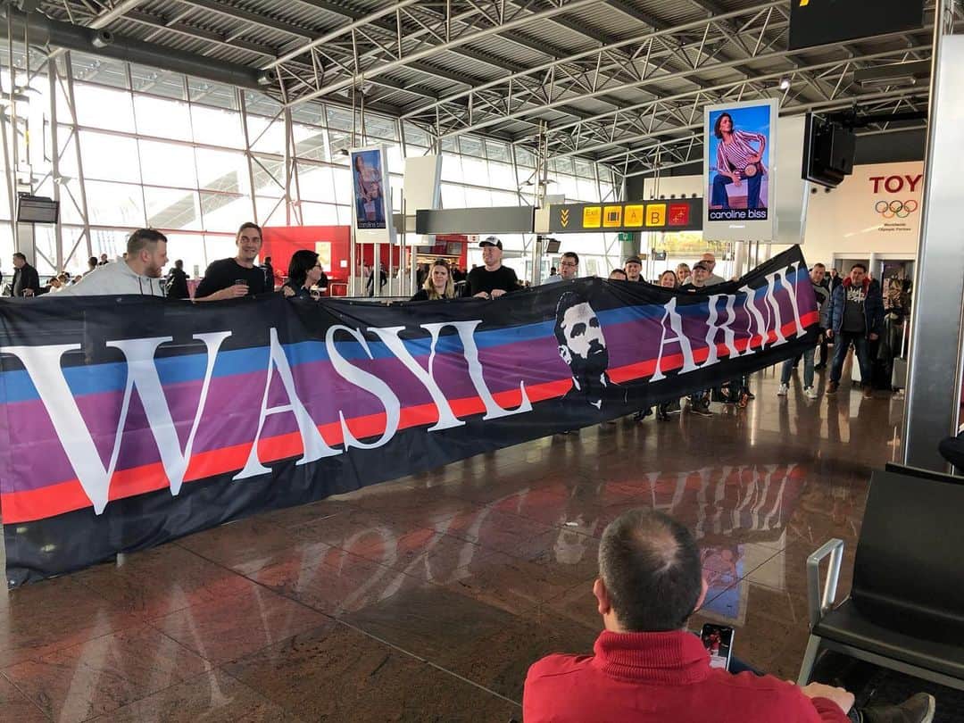 マルチン・ヴァシレフスキのインスタグラム：「crew on the way to Krakow for tomorrow's game 🙌🏻 #rsca#lcfc」