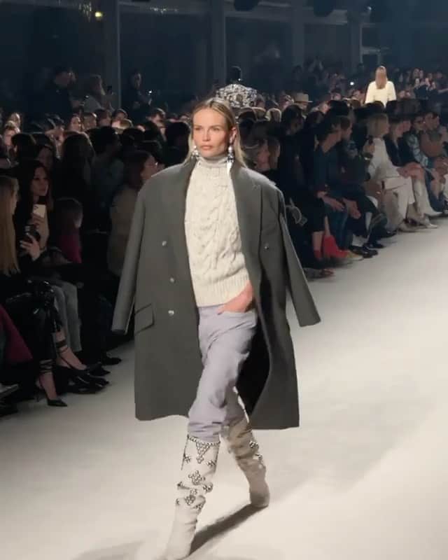 ナターシャ・ポーリーのインスタグラム：「😎 @isabelmarant」