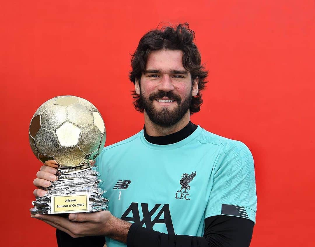 アリソン・ベッカーさんのインスタグラム写真 - (アリソン・ベッカーInstagram)「Samba d’Or 2019 🏆🧤🇧🇷 #AB1 #ynwa」2月28日 22時27分 - alissonbecker