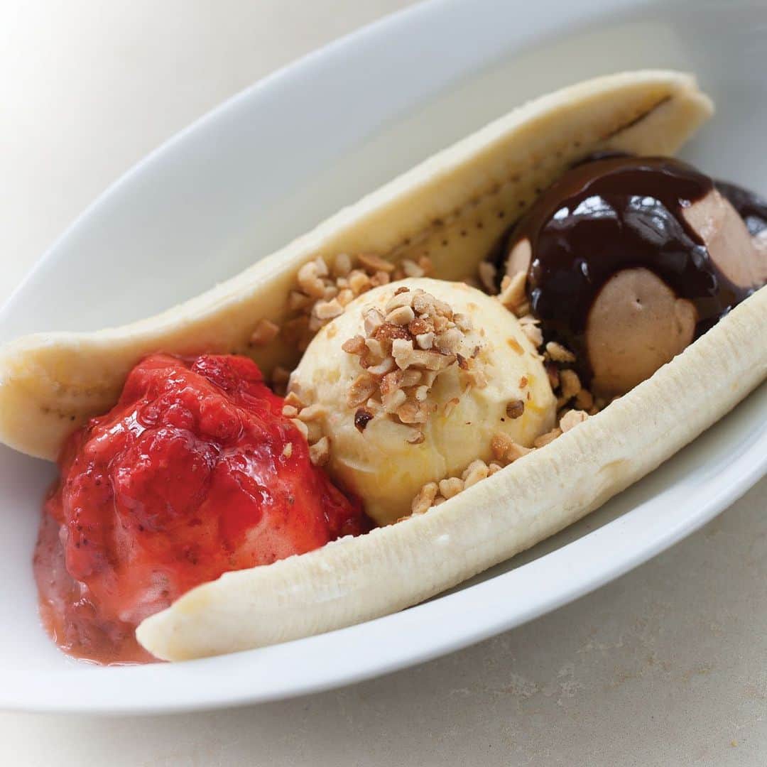 Yonanasさんのインスタグラム写真 - (YonanasInstagram)「This isn’t your average banana split...it’s a Yonanas Split! It is filled with FRUIT nice cream which makes it delicious dairy-free & vegan treat! ⠀ We’ve linked to the recipe in our profile.」2月28日 23時03分 - yonanas