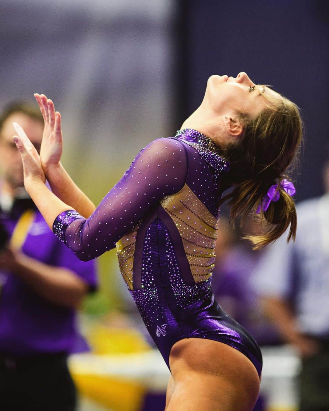 ルビー・ハロルドのインスタグラム：「It’s M E E T D A Y ! ! ! & it’s student point night!!! Tonight Joe Burrow will be debuting his new floor routine!! Spoiler alert: it’s to Shakira Hips Don’t Lie. See you at 7pm!」
