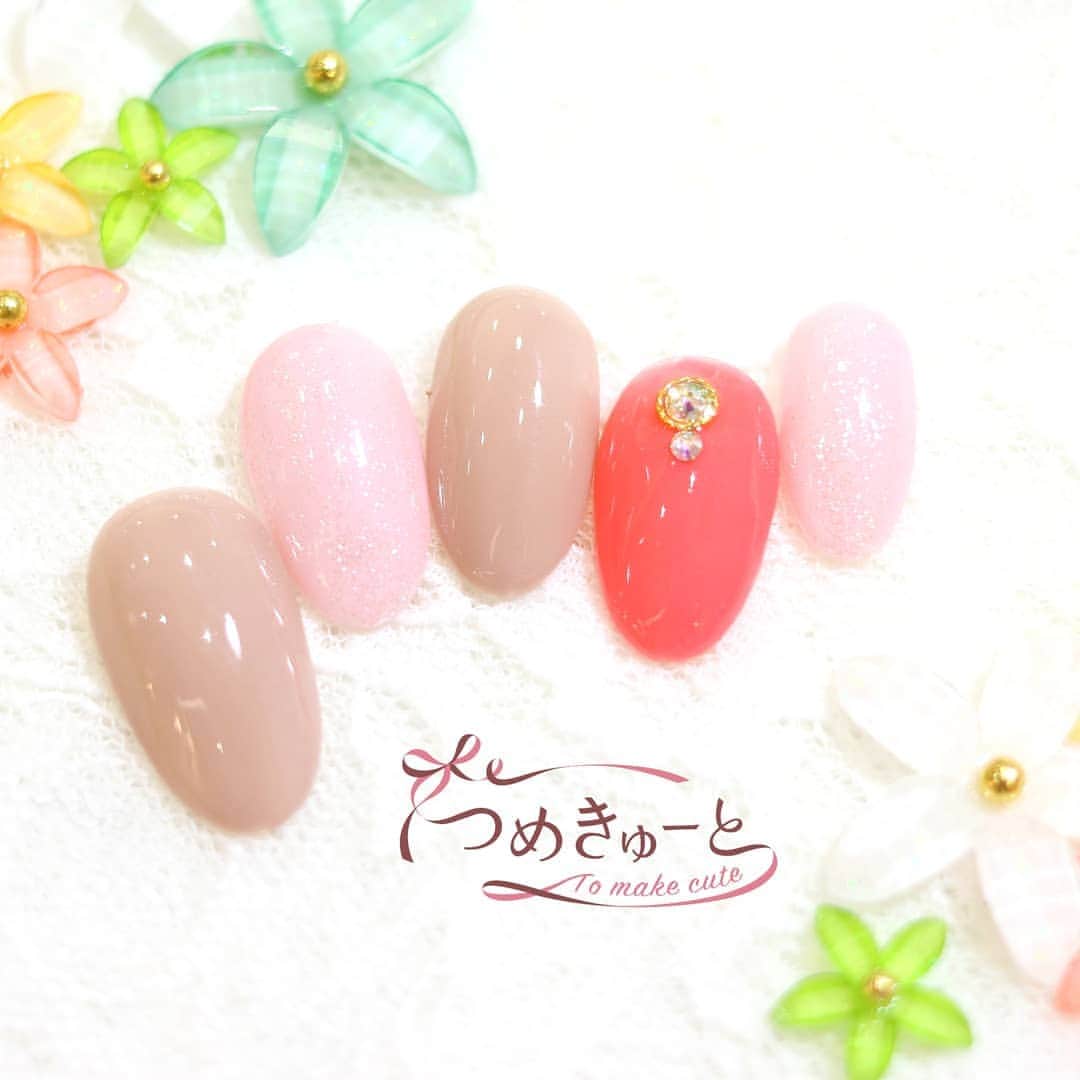 のインスタグラム：「❀✿春ネイル✿❀Spring nails 2020  春デザイン｜Mar. 1～May.31 No.241 税抜価格 3,000円（税込価格3,300円）  ご予約はこちらへ→www.tomakecute.com  #つめきゅーと #春ネイル  #ネイル #ねいる #ネイルアート #ネイルサロン #津田沼 #稲毛 #新浦安 #成田 #川口前川 #Springnails #nailart #nail salon #speedy #gel nails #美甲 #光療指甲」