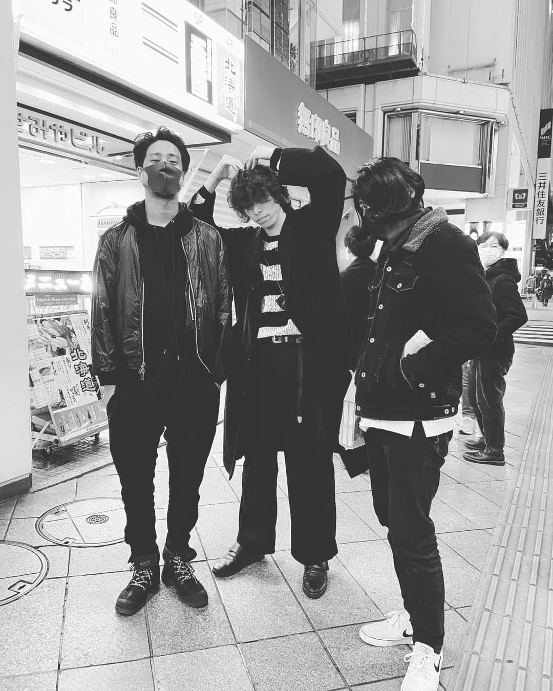 長島涼平のインスタグラム：「ミニ四駆世代で飲みました  #BRADIO #legobigmorl #9mmparabellumbullet #84年会 #年男 #俺が写ってる写真はない」
